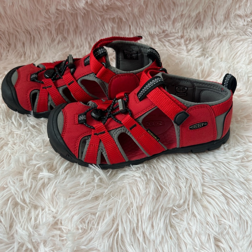 Keen youth sz 2 sandal